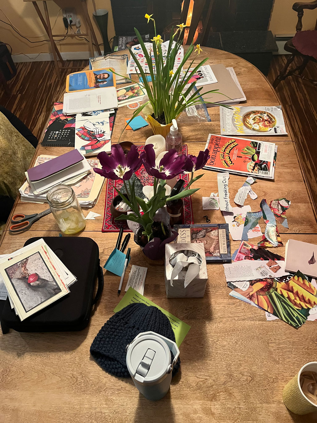 Collage-at-table Collaging in the dining room at Alyssum